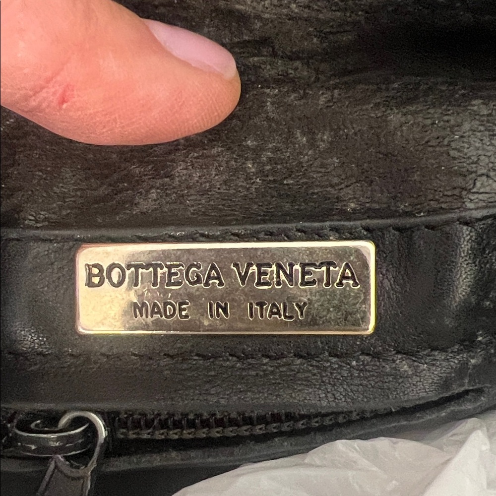Bottega Veneta Black Braided Leather Shoulder Bag - Picture 2 of 2